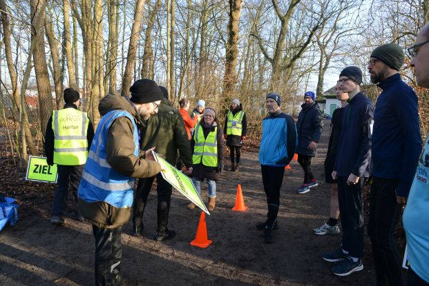 Begrüßung am Start und Erklärung der Lauf/Walk-Strecke, © Ralph Behrens