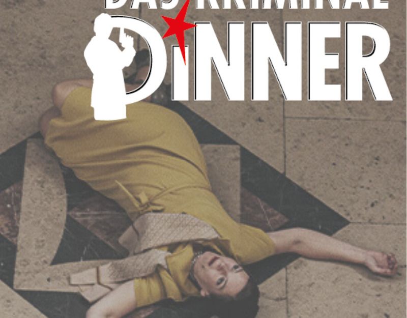 Frau in gelbem Kleid liegt auf dem Boden, umgeben von Kriminal Dinner Schriftzug.