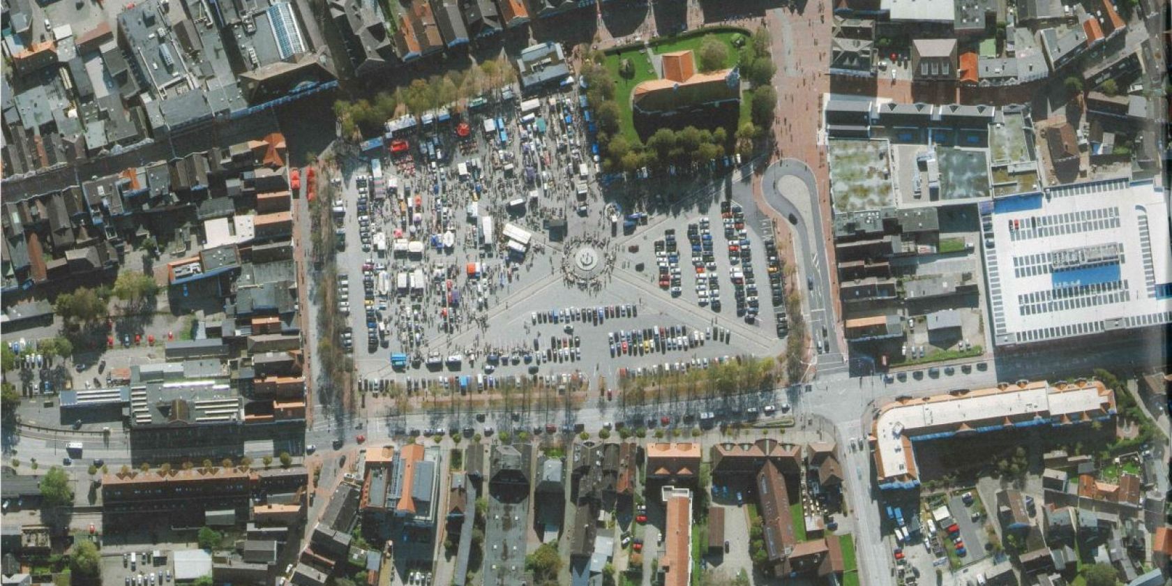 Flohmarkt auf dem Heider Marktplatz, © LVermGeo.landsh
