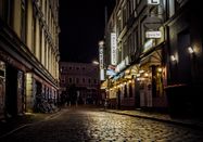 https://pixabay.com/de/photos/gehweg-stra%c3%9fe-geb%c3%a4ude-hamburg-kiez-6769335/