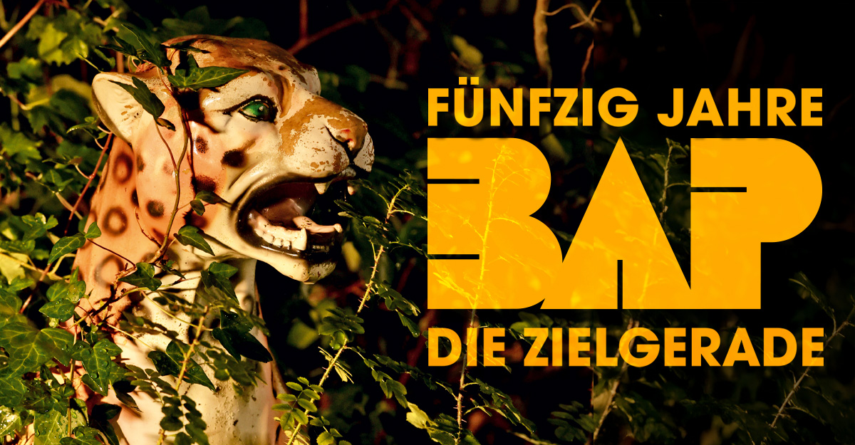 Ein Leopardenkopf aus Stein, umgeben von Pflanzen, mit dem Text 'Fünfzig Jahre BAP - Die Zielgerade'.