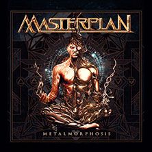 Cover des Albums 'Metalmorphosis' von Masterplan mit einer futuristischen, metallischen Figur im Zentrum.
