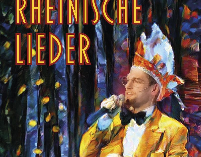 Ein Mann in einem gelben Anzug und Federhut singt auf einer Bühne. Der Hintergrund ist bunt und abstrakt. Oben steht 'Rheinische Lieder'.