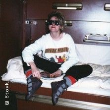 Im Nachtzug mit Madonna - Backstage-Storys über Madonna u.a. Top Stars, © links im Bild