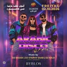 Werbeplakat für „Arabic Disco“ mit drei DJs auf einer Bühne vor neonfarbenem Hintergrund; oben steht „Freitag 02.10.2026“, unten „Byblos“.