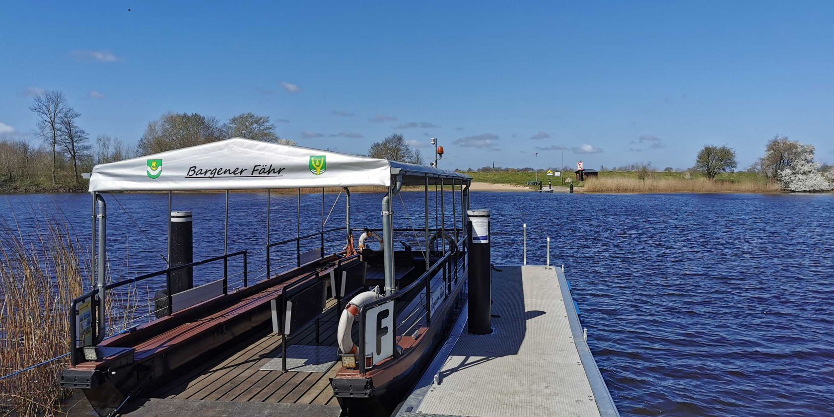 Naturerlebnisfahrt mit der Bargener Fähre, © Dithmarschen Tourismus