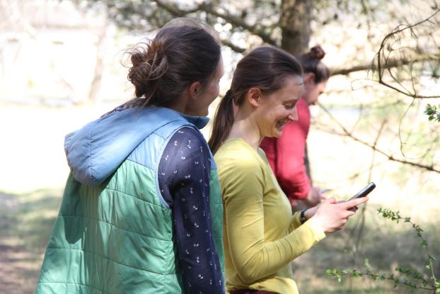 Pflanzenerfassung mit dem Smartphone, © Mirjam Milad/ NNA