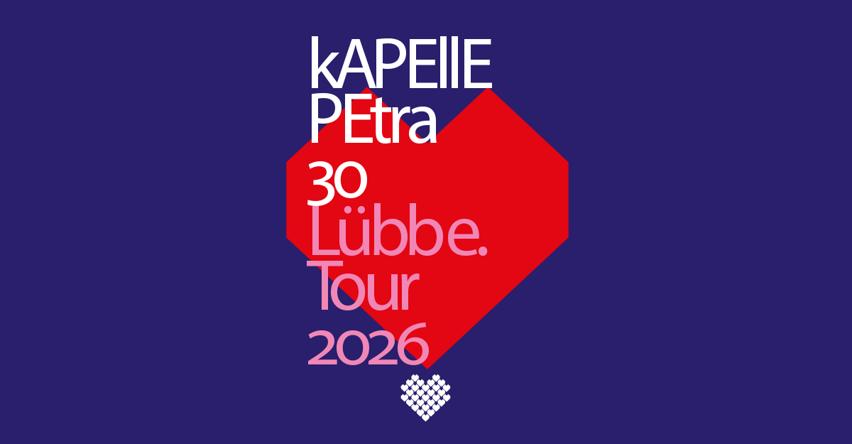 Grafik mit dem Text 'kAPELLE PETra 30 Jahre Lübbe Tour 2026' auf blauem Hintergrund und rotem Herz.