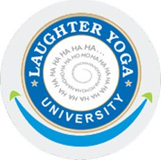 Logo der Laughter Yoga University mit spiralförmigem Text und lachendem Mund.