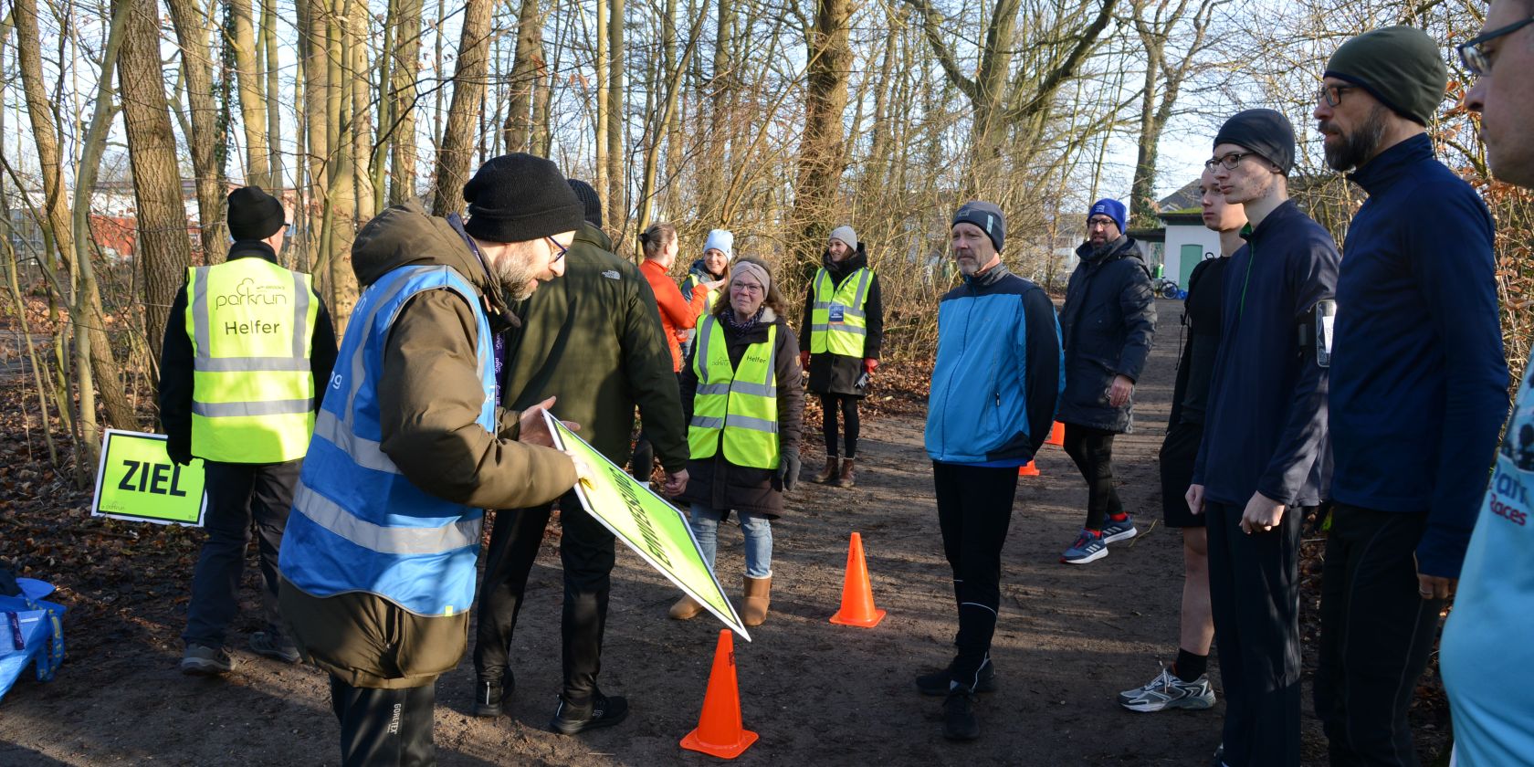 Begrüßung am Start und Erklärung der Lauf/Walk-Strecke, © Ralph Behrens
