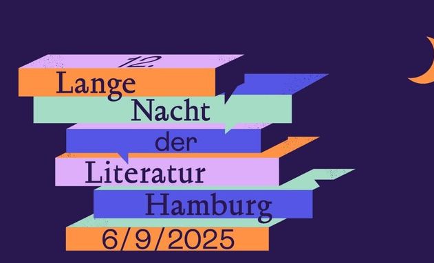 Grafik mit gestapelten bunten Balken und Text zur 12. Langen Nacht der Literatur in Hamburg am 6. September 2025.